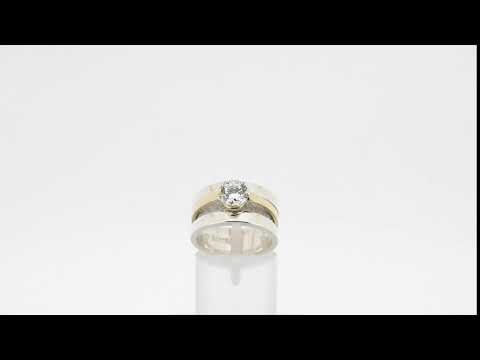 Load and play video in Gallery viewer, Bague Solitaire Argent et Or - Pierre centrale Fiançailles| Baron Designs
